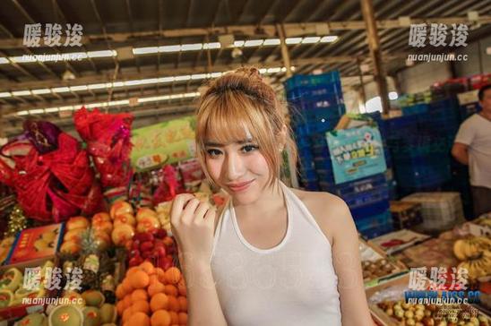 AISS爱丝(黄金版) - 女骑士西雅的图集：分享当骑马与梦境交汇的瞬间，仿佛时间停止。