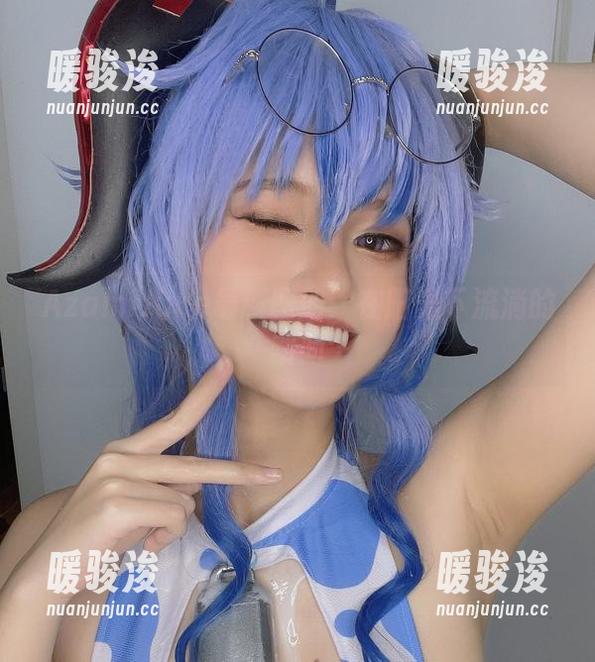 AzamiJune最新图册：在阳光下流淌的瞬间