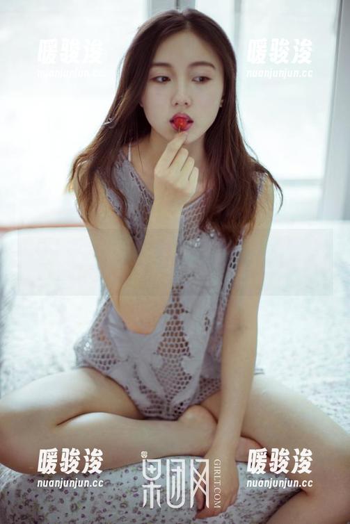 GIRLT果团网-龚玥菲 GIRLT果团网 - 坐在办公室,龚玥菲的高清图片带你体验另一种生活。