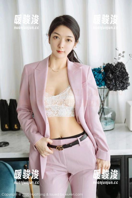 HuaYang花漾-小海臀Rena HuaYang花漾 - 别错过!小海臀Rena校服写真,免费原图让你过足瘾!
