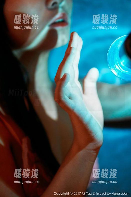 MiiTao蜜桃社 - 在线探索珍妮Jeane的眼镜：写真与妩媚齐飞