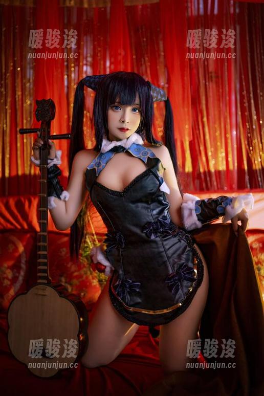 SayoMomo 才不是在打怪!我在翻SayoMomo的原神申鹤写真图册,你呢?