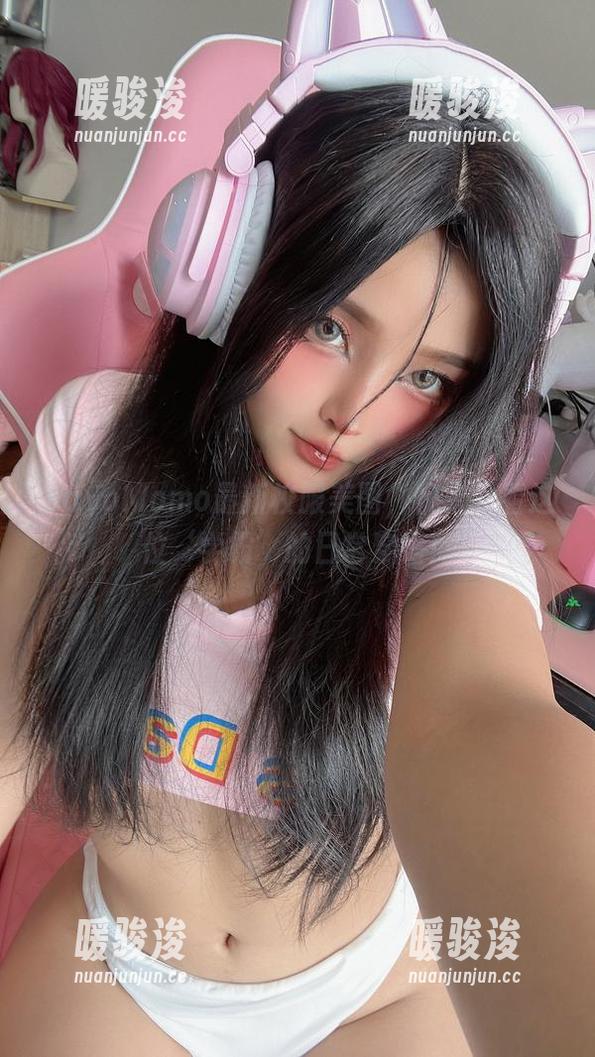 SayoMomo最新校服美图，快来看看这位‘学霸’的日常穿搭！
