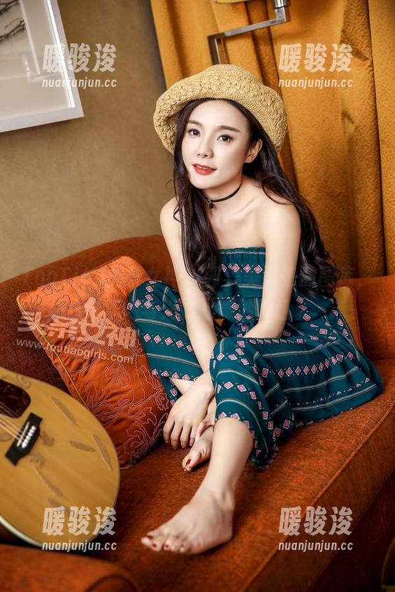 TouTiao头条女神 - 郭美美姐姐的图库，分享她与光影的微妙对话。