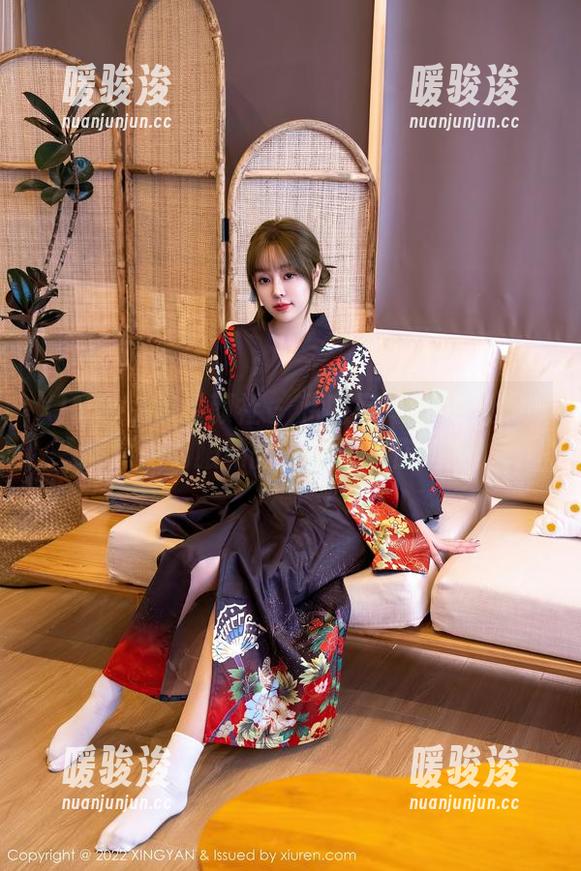 XINGYAN星颜社 - 私房写真新境界：韩雨嘉用制服和幽默感征服你的心！