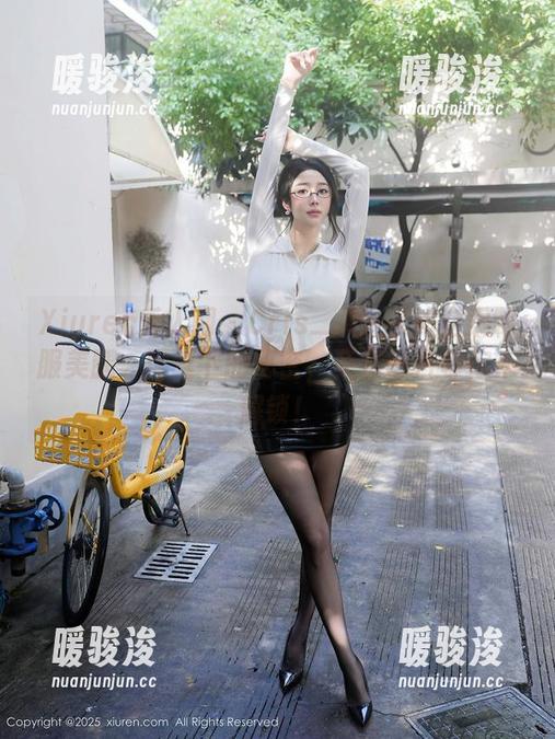 Xiuren秀人网-Cris_卓娅祺 Xiuren秀人网 - Cris_卓娅祺的空乘制服美腿,黑丝下的秘密,免费图片等你来解锁!