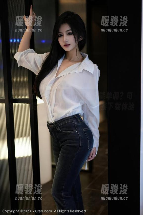Xiuren秀人网 - 谁说白色只能单调？司妃SL的写真突破你的想象，赶紧下载体验！