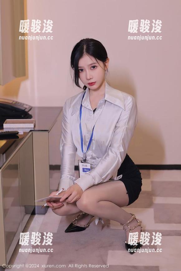 Xiuren秀人网-柚柚小奶瓶 Xiuren秀人网 - 柚柚小奶瓶泳衣图集:分享那些透过水面的小秘密