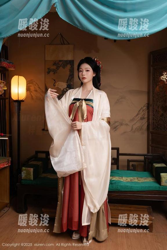 Xiuren秀人网 - 跳进婚纱的童话里：王梓童Doirs的定制图集反转人生