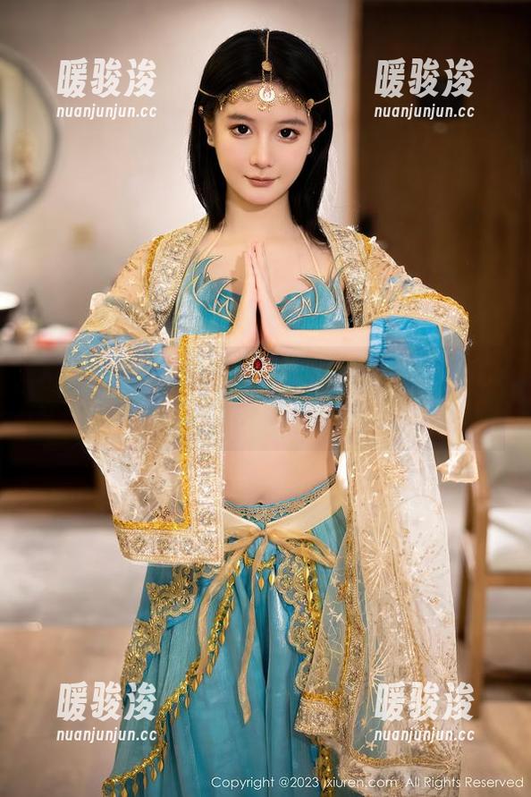 Xiuren秀人网 - 图包大揭秘：甜七七的女神范儿，适合我这种‘打工人’欣赏！