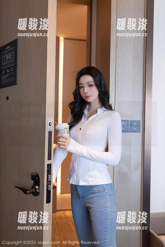 Xiuren秀人网-陈念灵Vickyao Xiuren秀人网 - 看这儿!陈念灵Vickyao美足图包更新,为什么每只脚都像在轻声细语?