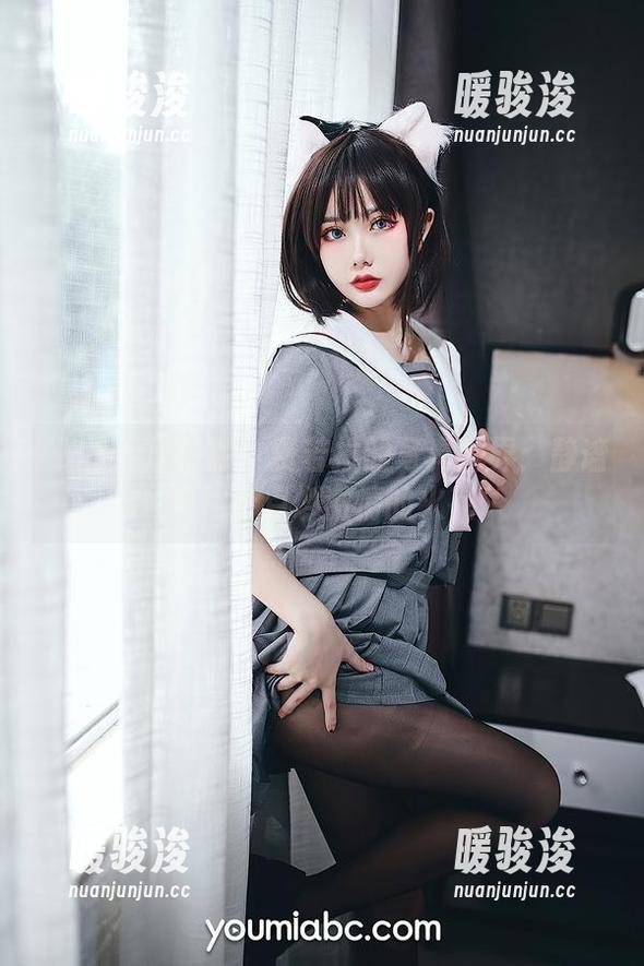 YouMi尤蜜荟 - 费若拉的写真世界：静谧中藏着点燃激情的火花