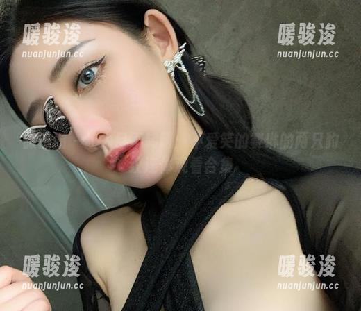 不爱笑的赛琳 微密圈 - 让人目不转睛:不爱笑的赛琳的两只豹纹连体观看合集
