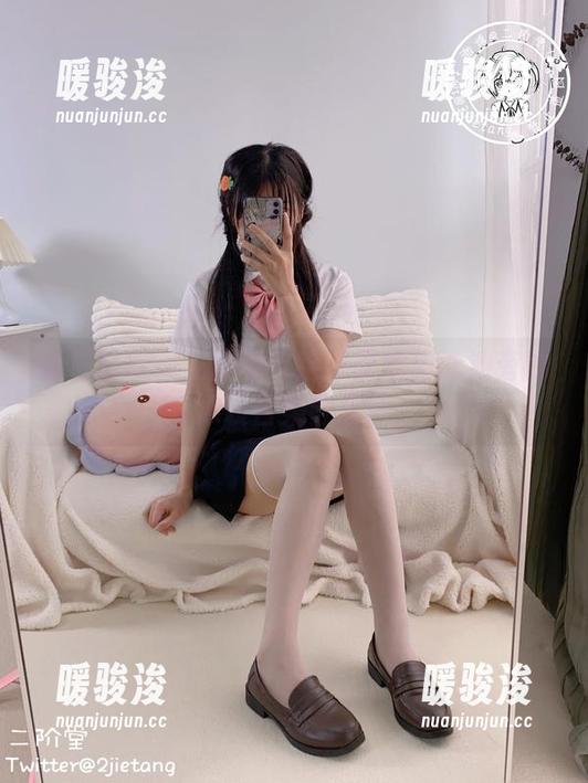 夏日狂欢：二阶堂宅绘子带你游泳池旁的泳装合集分享！
