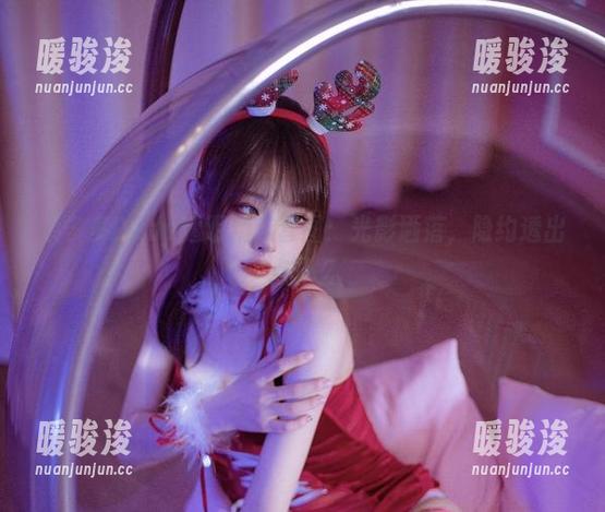 余多多Dudu透明精选套图：光影洒落，隐约透出点什么