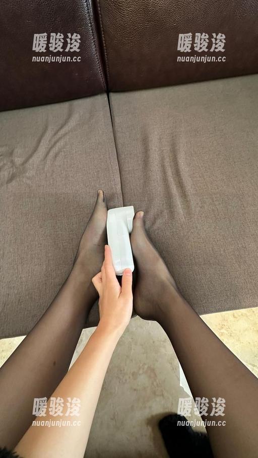 俏妞qiaoniu66 微密圈 - “俏妞qiaoniu66红色高跟集”:感受图库里的那点小芝麻,仿佛都能嗅到她的自信。