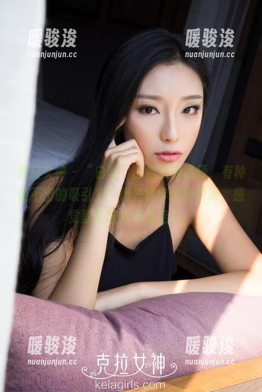 克拉女神-薇薇 克拉女神 - “白丝”图包里的薇薇,有种说不出的吸引力,像光线穿透的瞬间,感觉就要被她牵着走了。