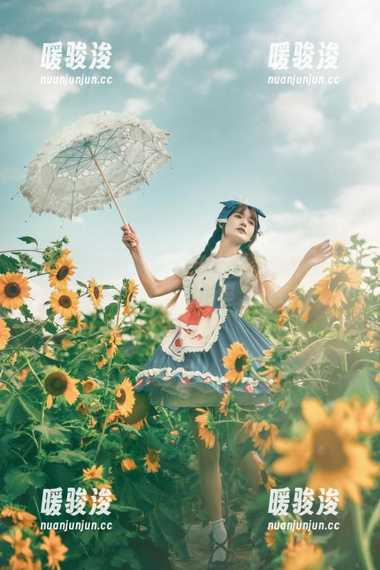 兔子Zzz不吃胡萝卜·私拍图集：打破常规，暮空照水下的她是怎样的？