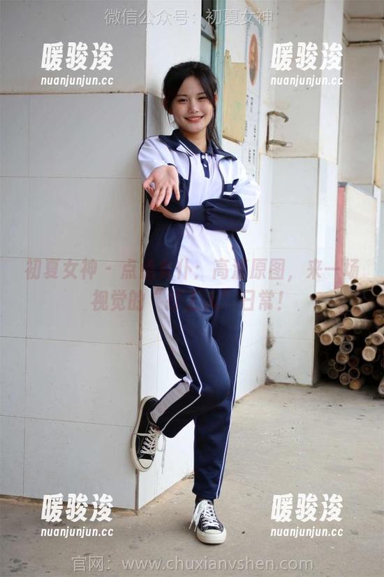 初夏女神 - 点点女仆：高清原图，来一场视觉的“打工人”日常！