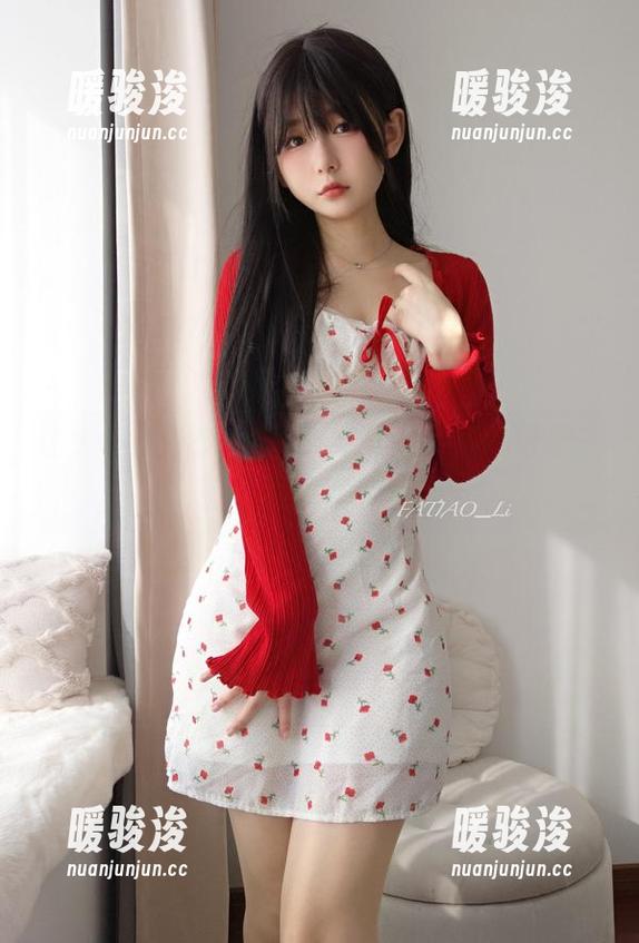 迷失在发条少女yoki的美足写真：好想去追寻那细腻的足迹