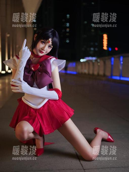 大梨子不是御姐的奇遇记：最新图库里下平玲花的俏皮瞬间