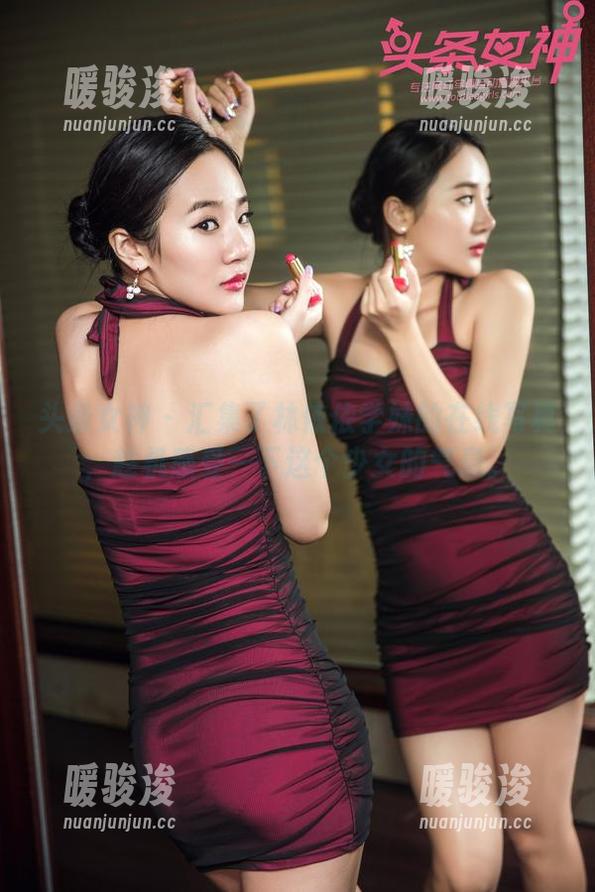 头条女神-林依依 头条女神 - 汇集了林依依学妹的在线写真,趁机感受一下这个少女的气息。