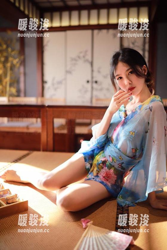 粉色的诱惑：抖娘利世定制写真，透着一丝神秘感，不知道为什么就停不下来。
