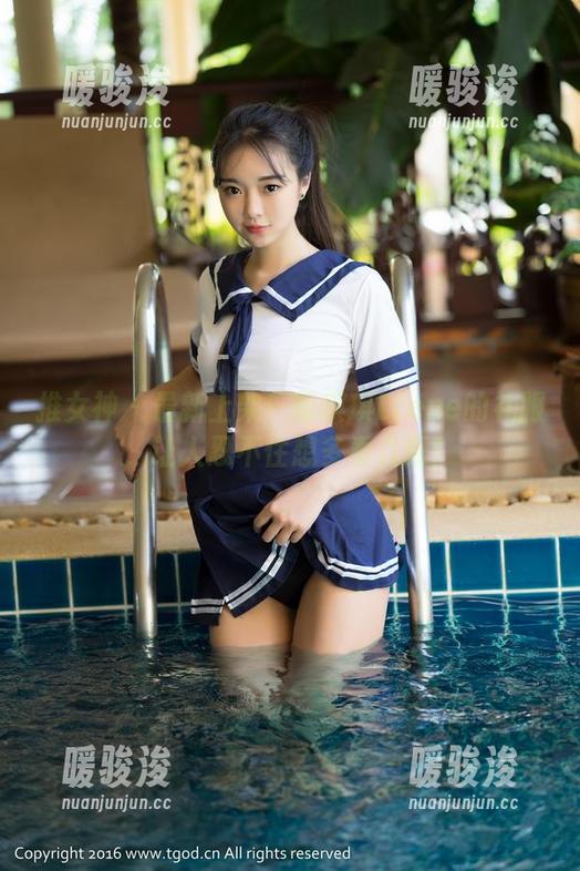 推女神 - 最新上架！萌琪琪Lrene的礼服，让人忍不住想多看几眼！