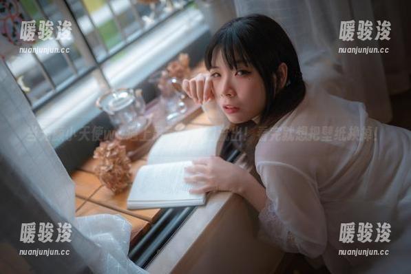 当无颜小天使wy遇上吊带，原图流出！看完就想把壁纸换掉！