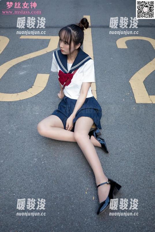 梦丝女神-花月舞 梦丝女神 - 看!花月舞的泳池写真:图片透着一种说不出的诱惑