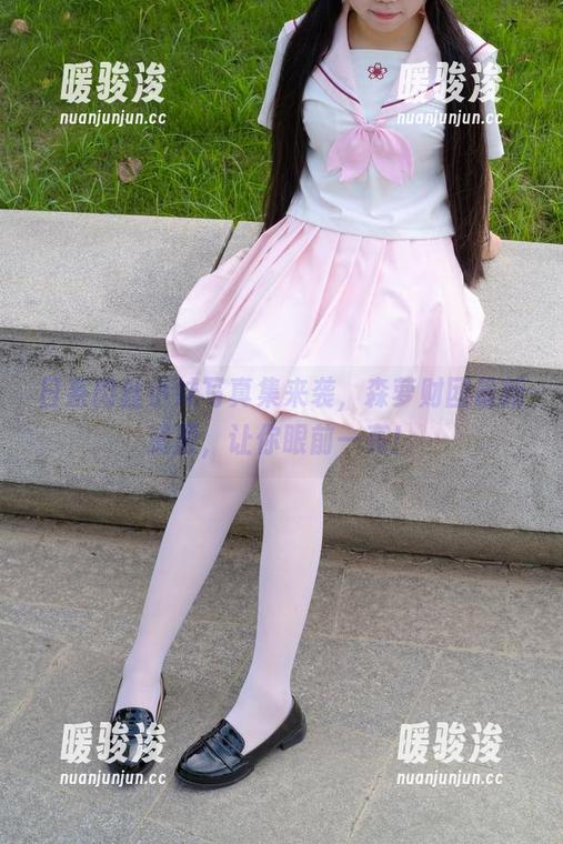日系肉丝小妹写真集来袭，森萝财团最新资源，让你眼前一亮！