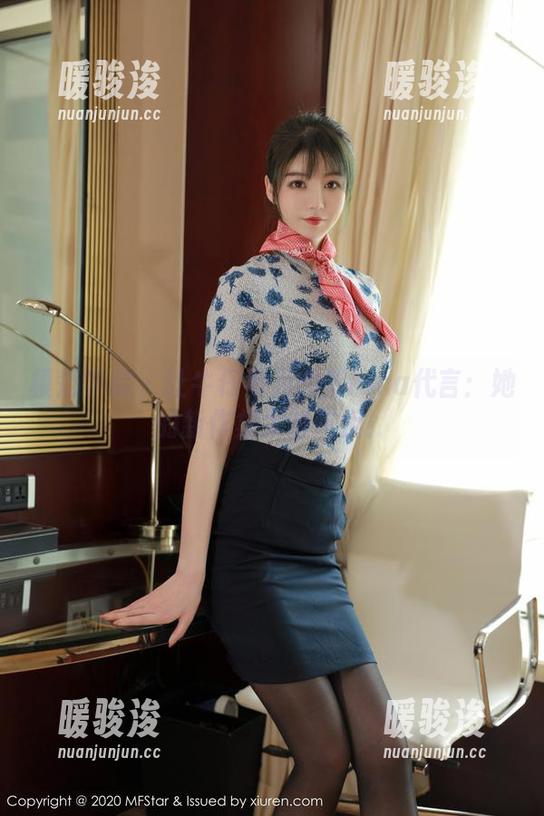 模范学院 - 让牛仔裤为卤蛋luna代言：她的新作集太难抗拒！