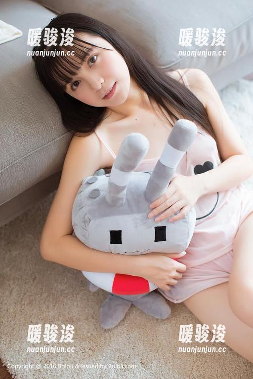 波萝社 - 猫九酱Sakura的透明艺术作品，图包中的隐晦诱惑