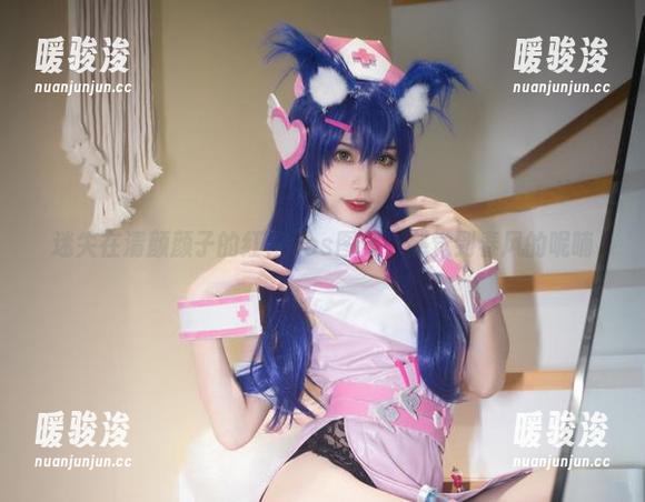 迷失在清颜颜子的红裙cos图集，感觉到春风的呢喃