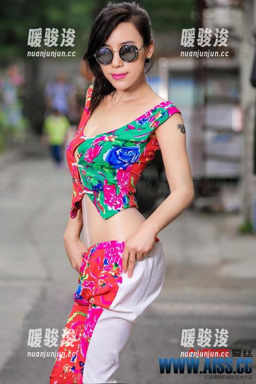 爱丝-小茹 爱丝 - 最新图库:小茹花嫁,柔美中暗藏锋利!