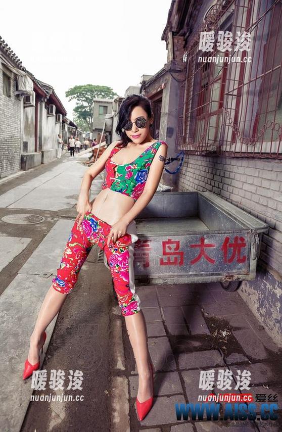 爱丝 - 进入瑶瑶的女神写真圈，资源和灵魂一起飞扬
