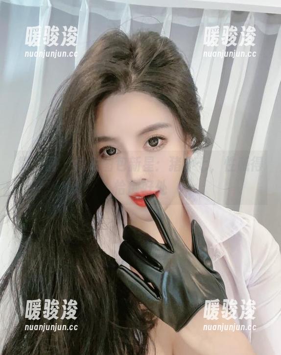 微密圈 - 泳衣图包新星：猪小七，性感得恰倒好处