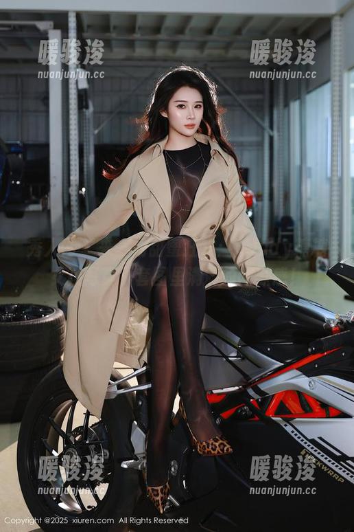 秀人网 - 来一场甜蜜狂欢：Candy糖糖女孩写真，套图里满满的幽默感！