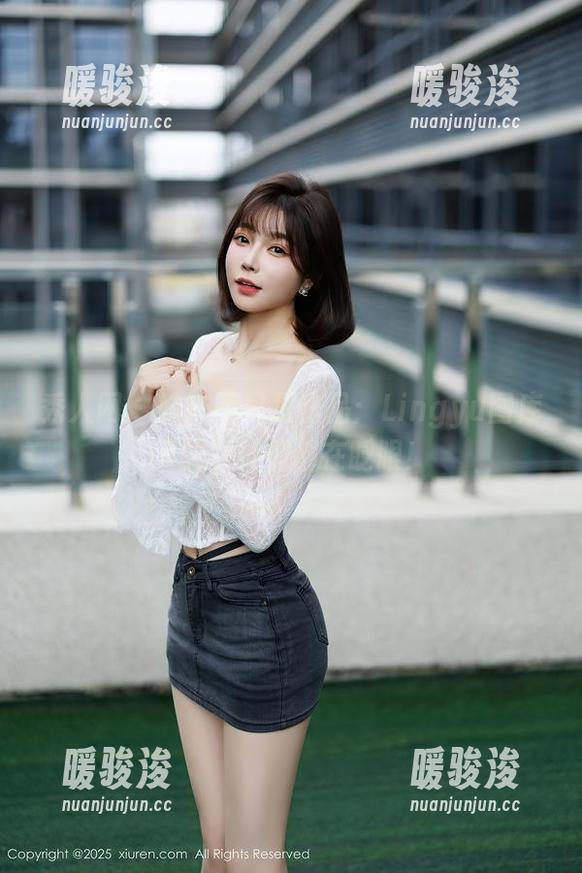 秀人网 - 妹妹不只是作品：Lingyu图库里的女神们都在眨眼！