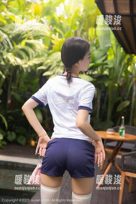 秀人网 - 忘掉阳光，跟随安然maleah的黑色图集：无圣光里的自由