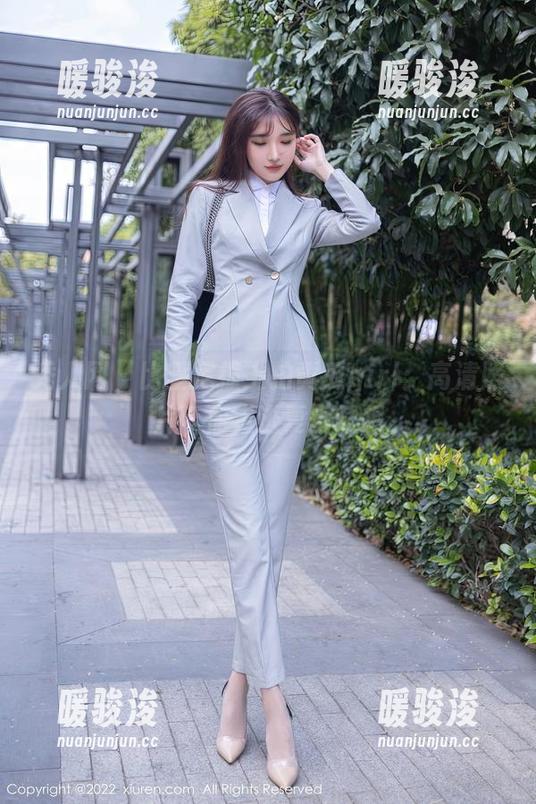 秀人网-拍黄瓜girl 秀人网 - 比基尼撞上拍黄瓜girl:高清照片带你走进夏季幻想