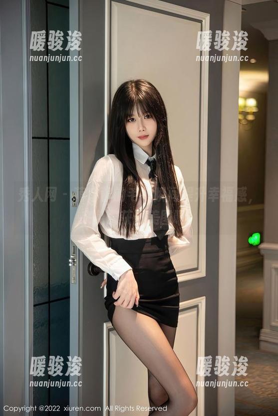 秀人网 - 萌白酱的毛衣瞬间提升幸福感，来免费获取美图吧！