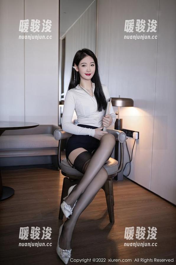 秀人网 - 蕊蕊ruirui的油亮写真集分享，不仔细看还真以为是艺术照呢！