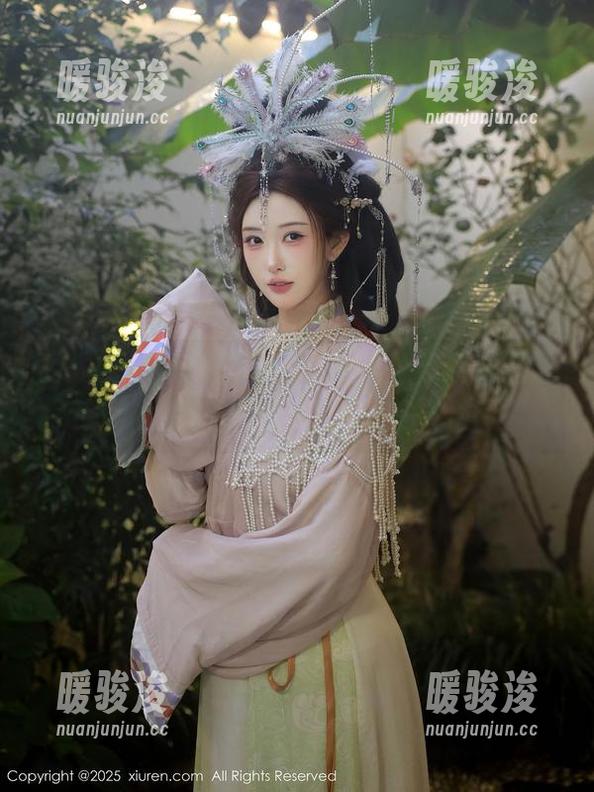 秀人网 - 讽刺又真实，谢小蒽运动作品里的福利到底是什么？
