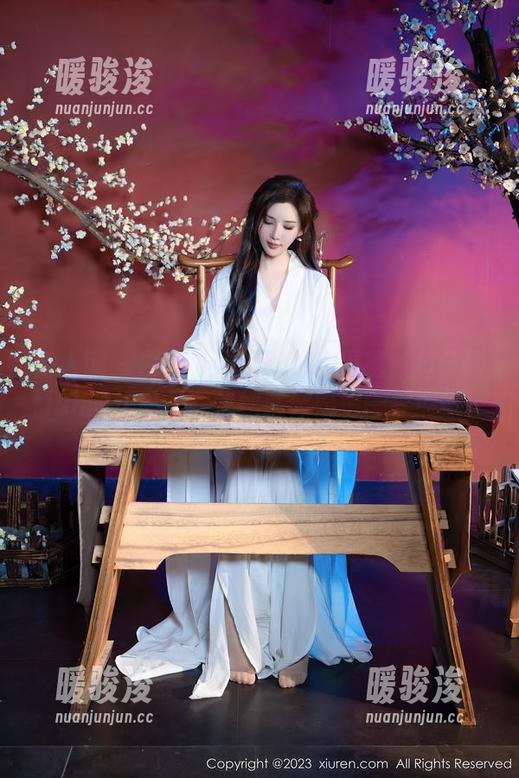 秀人网-鱼子酱fish 秀人网 - 白色小恶魔图包大揭秘:鱼子酱fish的作品里,情绪就像奶泡一样细腻!