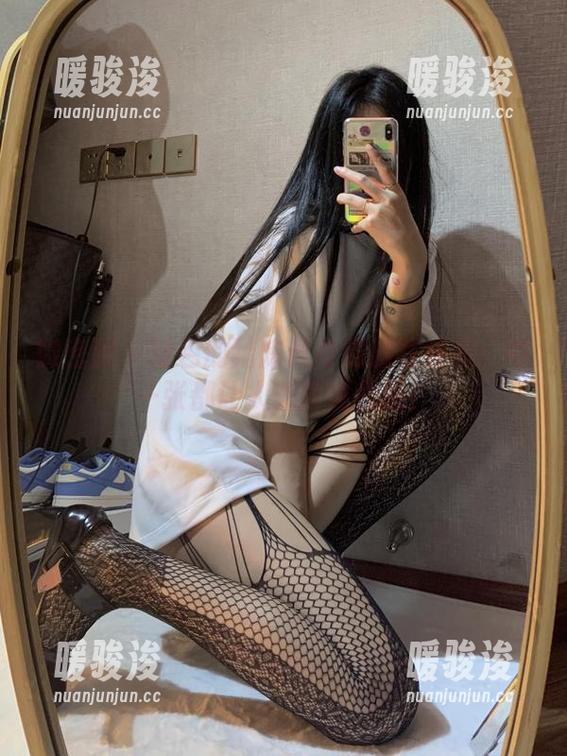 微密圈 - 粉色的猪陈佩奇制服写真集：每一张都让人想偷偷截图！