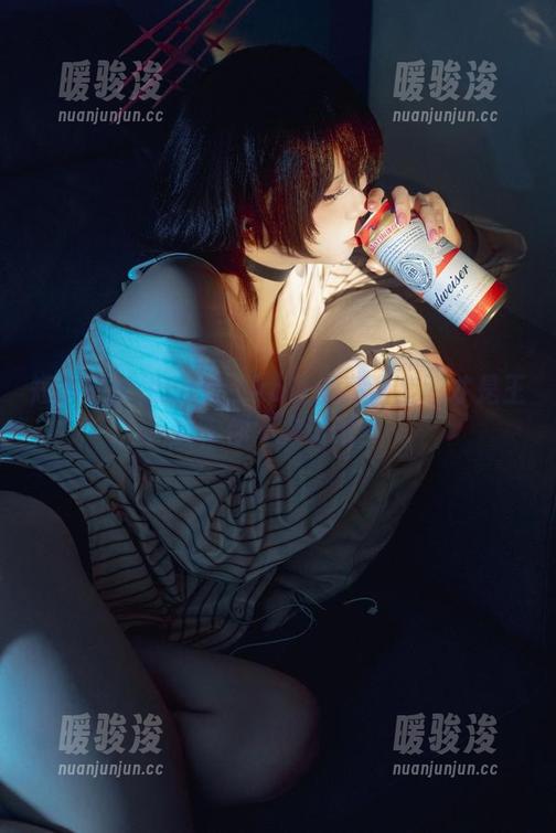 纸悦Etsu_ko 短裤?纸悦Etsu_ko说:高清套图才是王道,你不来试试?
