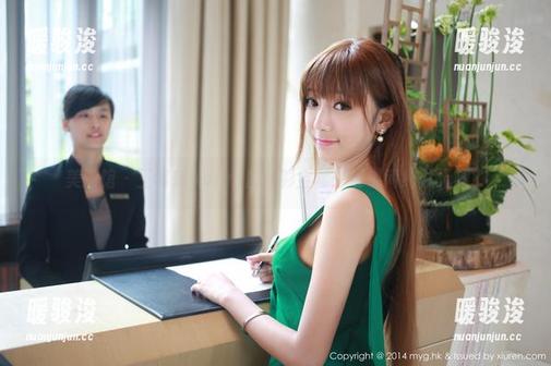 美媛馆-王馨瑶yanni 美媛馆 - 王馨瑶yanni白衬衫全套:谁说简约就无趣?