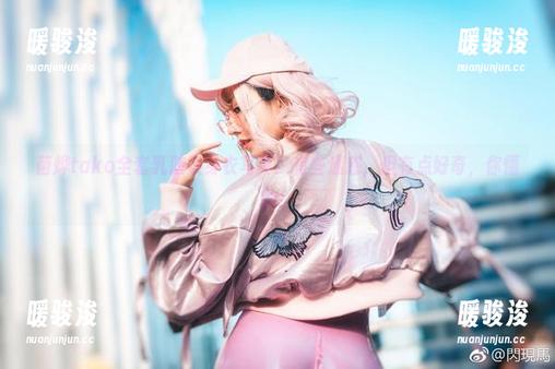 菌烨tako全套乳胶紧身衣写真：有些迷惑，但有点好奇，你懂的！