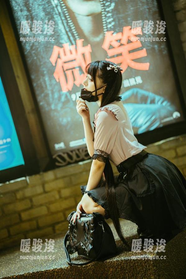 YourPuppy!落落Raku的幽默瞬间：一张图片，万千想象